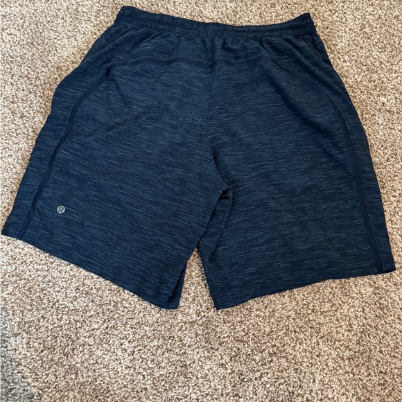 NWOT Men’s Large Lululemon Pacebreaker LL Shorts. 9” Length - Picture 2 of 2